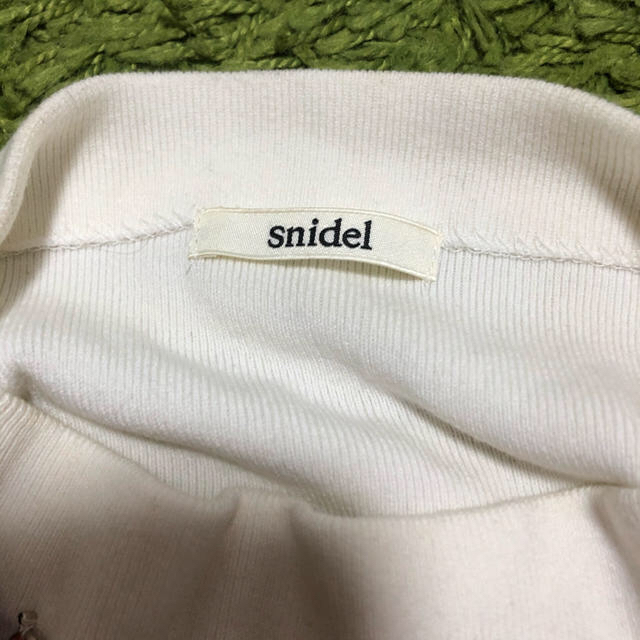 SNIDEL(スナイデル)のsnidel ビジュー付きトップス レディースのトップス(カットソー(半袖/袖なし))の商品写真