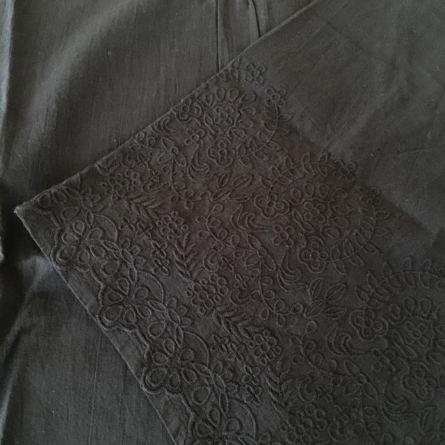 新品 未使用品 レディース  ブラウス 刺繍 八分袖 黒 レディースのトップス(シャツ/ブラウス(長袖/七分))の商品写真
