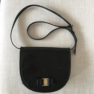 フェラガモ(Ferragamo)のフェラガモ リボン ショルダーバッグ(ショルダーバッグ)