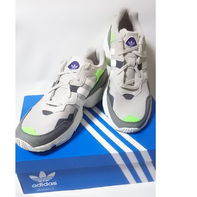 adidas(アディダス)の定11880円入手困難ビッグサイズ!アディダスヤング-96新品ダットスニーカー メンズの靴/シューズ(スニーカー)の商品写真