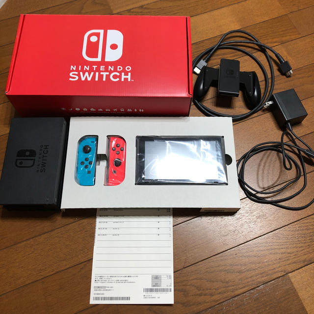 値下げ　任天堂　ニンテンドー　スイッチ　本体　　付属品全て揃ってますエンタメ/ホビー