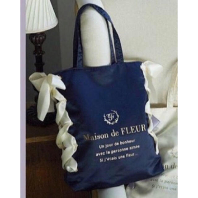 Maison de FLEUR(メゾンドフルール)の♡ネイビー♡持ってるだけで可愛いレースアップリボントートバッグ♡ レディースのバッグ(トートバッグ)の商品写真