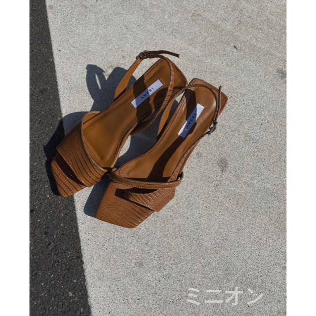 Ameri VINTAGE(アメリヴィンテージ)のAmerivintage ASYMMETRY THONG SANDAL レディースの靴/シューズ(サンダル)の商品写真