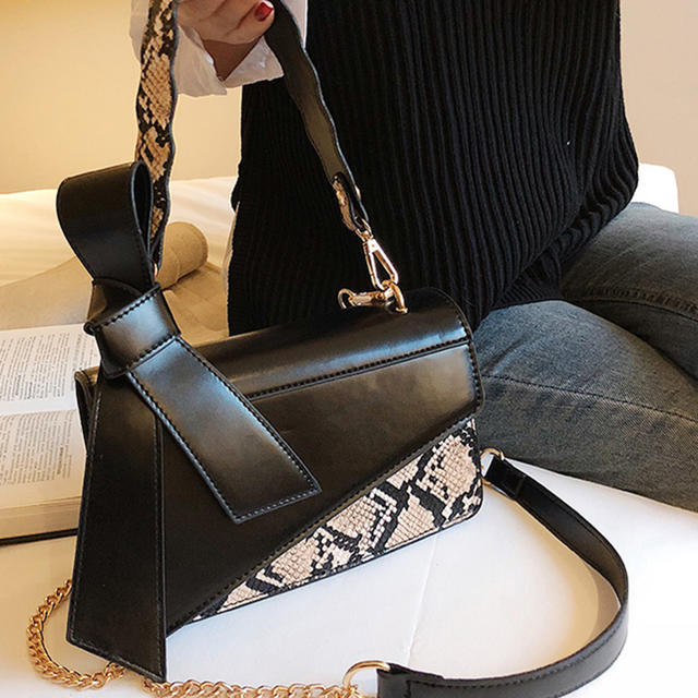 大好評につき1点限定入荷❣️パイソン チェーン ショルダーバッグ バイ