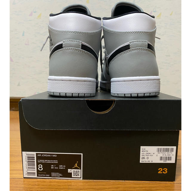 NIKE(ナイキ)のNIKE AIR JORDAN 1 MID LIGHT SMOKE GREY メンズの靴/シューズ(スニーカー)の商品写真