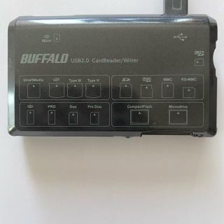 バッファロー(Buffalo)のBUFFALO マルチカードリーダー　グレー　美品(PC周辺機器)