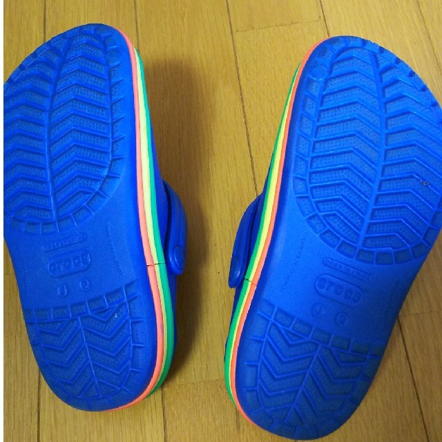 crocs(クロックス)のクロックス サンダルジュニア サイズ Sサイズ キッズ/ベビー/マタニティのキッズ靴/シューズ(15cm~)(サンダル)の商品写真