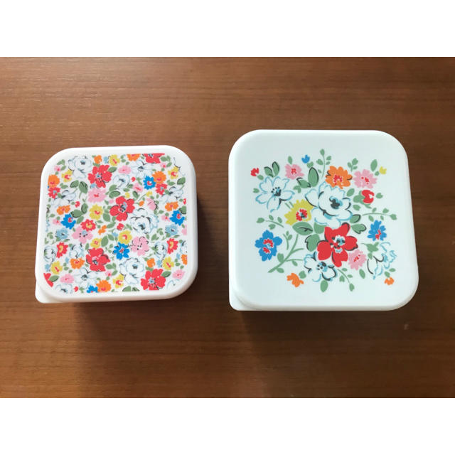 Cath Kidston(キャスキッドソン)の【コジコジ様】cath kidson タッパー容器　2個 インテリア/住まい/日用品のキッチン/食器(容器)の商品写真