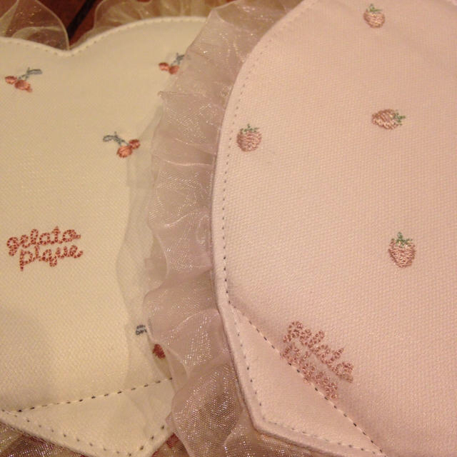 gelato pique(ジェラートピケ)のフルーツ刺繍ミラー いちご柄♡ レディースのファッション小物(その他)の商品写真