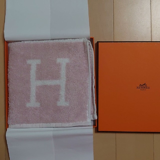 Hermes(エルメス)のエルメス タオルハンカチ 新品未使用 レディースのファッション小物(ハンカチ)の商品写真