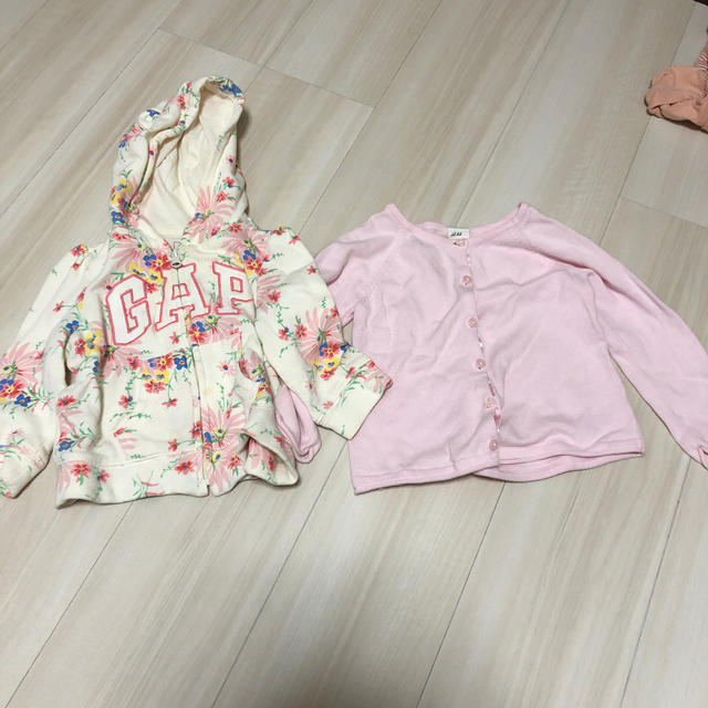 babyGAP(ベビーギャップ)の女の子　80 2点セット キッズ/ベビー/マタニティのベビー服(~85cm)(カーディガン/ボレロ)の商品写真