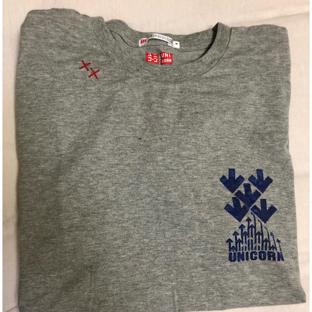 UNIQLO(ユニクロ)のユニコーン Tシャツ UTコラボ Mサイズ　【お値下げ!】 エンタメ/ホビーのタレントグッズ(ミュージシャン)の商品写真