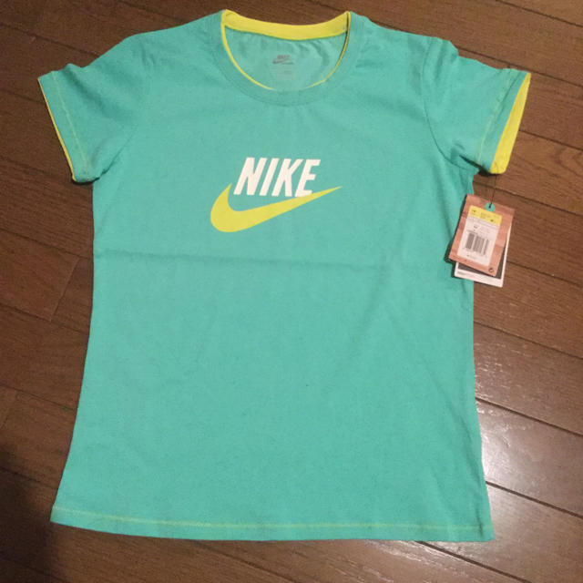 NIKE(ナイキ)のNIKE レディース S 新品 レディースのトップス(Tシャツ(半袖/袖なし))の商品写真