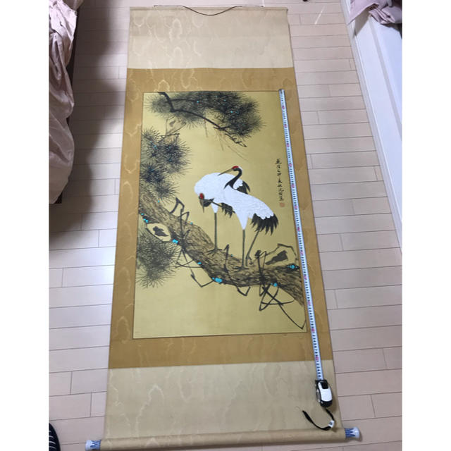 古美術　掛け軸 古松双鶴図　絹本  エンタメ/ホビーの美術品/アンティーク(絵画/タペストリー)の商品写真