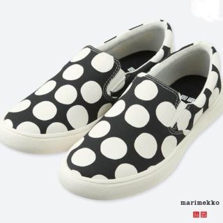 ユニクロ(UNIQLO)のお値下げ❣️marimekko ✖︎ユニクロ  キャンパススニーカー24cm(スニーカー)