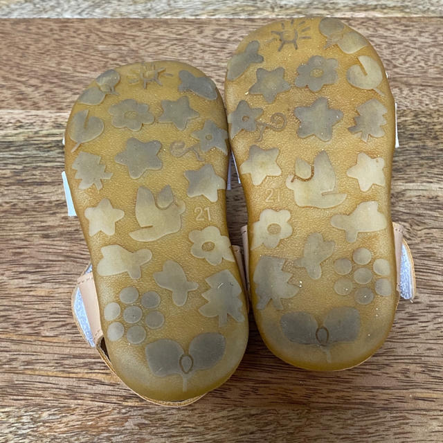 白 お花サンダル 13㎝ キッズ/ベビー/マタニティのベビー靴/シューズ(~14cm)(サンダル)の商品写真