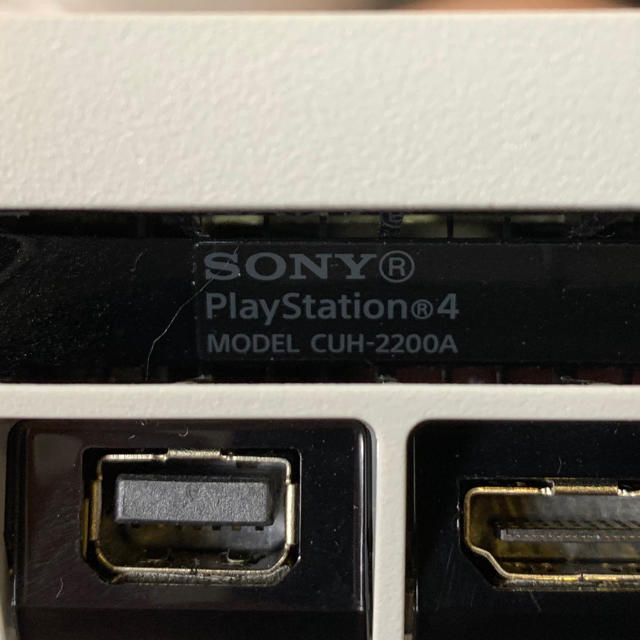 PlayStation4(プレイステーション4)のPS4 500GB CHU2200A&モンハン&攻略本&縦置きスタンド エンタメ/ホビーのゲームソフト/ゲーム機本体(家庭用ゲーム機本体)の商品写真