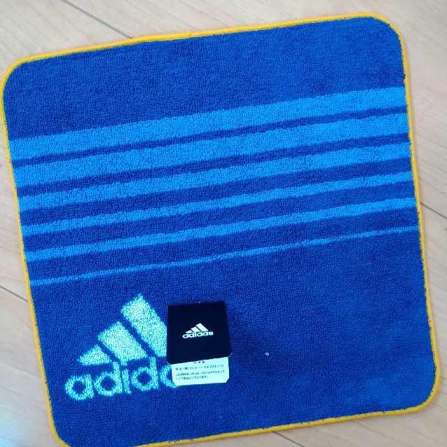 adidas(アディダス)の新品　アディダス　champion　ハンカチ　タオルハンカチ　手洗い　汗 インテリア/住まい/日用品の日用品/生活雑貨/旅行(タオル/バス用品)の商品写真