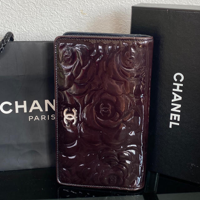 CHANEL(シャネル)のニーナ様ご購入。シャネル　CHANEL カメリア二つ折り財布 レディースのファッション小物(財布)の商品写真