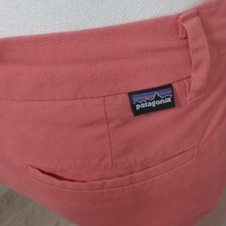 パタゴニア(patagonia)の最終値下げ！パタゴニア　サーモンピンク　チノパン(登山用品)