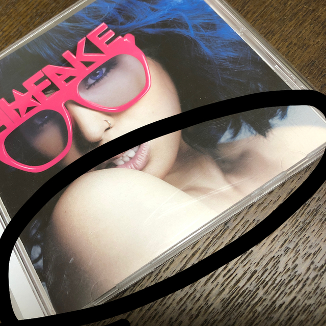 FAKE feat.安室奈美恵（初回限定盤） エンタメ/ホビーのCD(ポップス/ロック(邦楽))の商品写真