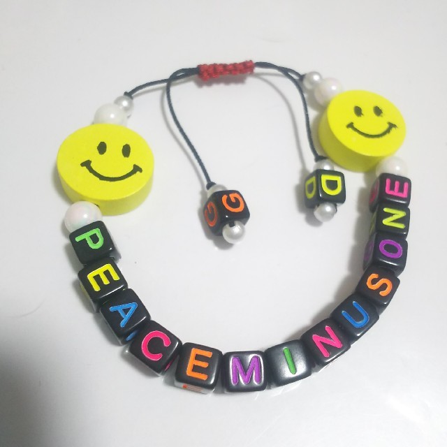 PEACEMINUSONE(ピースマイナスワン)の😊PEACEMINUSONE 文字ブレスレット 🌼G-DRAGON ジヨン メンズのアクセサリー(ブレスレット)の商品写真