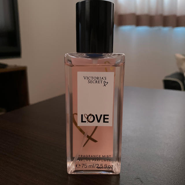 Victoria's Secret(ヴィクトリアズシークレット)のヴィクトリアシークレット Love ボディミスト75ml コスメ/美容のボディケア(その他)の商品写真