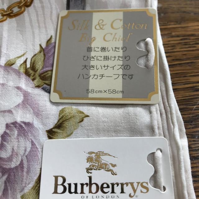 BURBERRY(バーバリー)のBurberrys ハンカチーフ レディースのファッション小物(ハンカチ)の商品写真