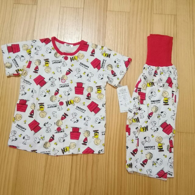 SNOOPY(スヌーピー)の新品タグつき　スヌーピー　半袖パジャマ キッズ/ベビー/マタニティのキッズ服男の子用(90cm~)(パジャマ)の商品写真