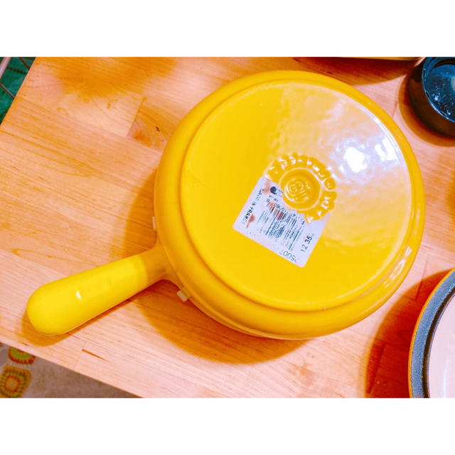 LE CREUSET(ルクルーゼ)の【新品未使用】ルクルーゼ ソースパン 18センチ イエロー インテリア/住まい/日用品のキッチン/食器(鍋/フライパン)の商品写真