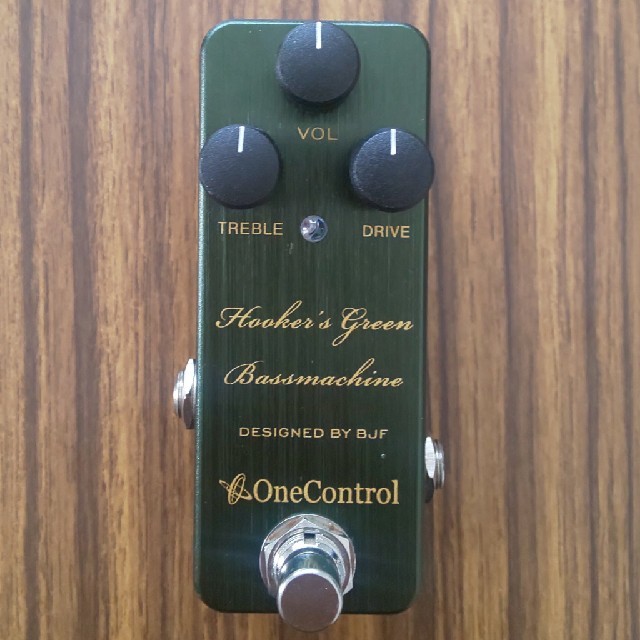 one control hooker’s green bassmachine