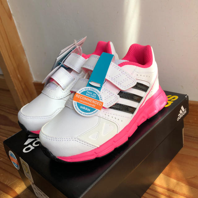 adidas(アディダス)の新品　adidas  子供靴　14cm キッズ/ベビー/マタニティのベビー靴/シューズ(~14cm)(スニーカー)の商品写真