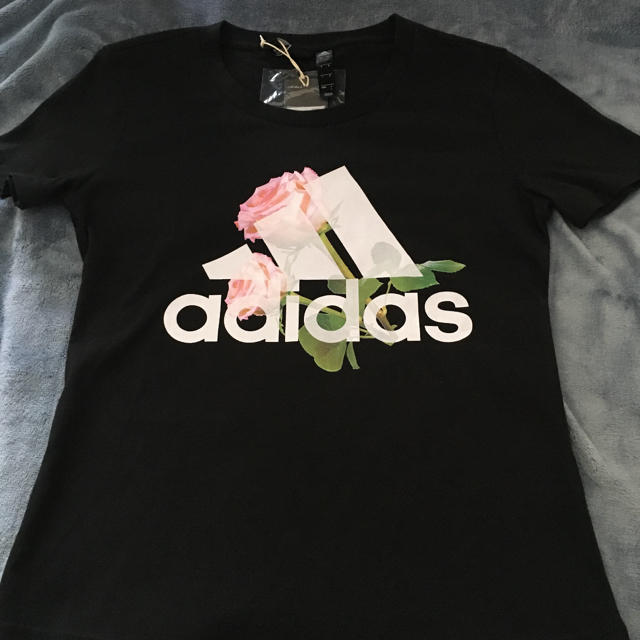 adidas(アディダス)のadidas アディダス　Tシャツ レディースのトップス(Tシャツ(半袖/袖なし))の商品写真