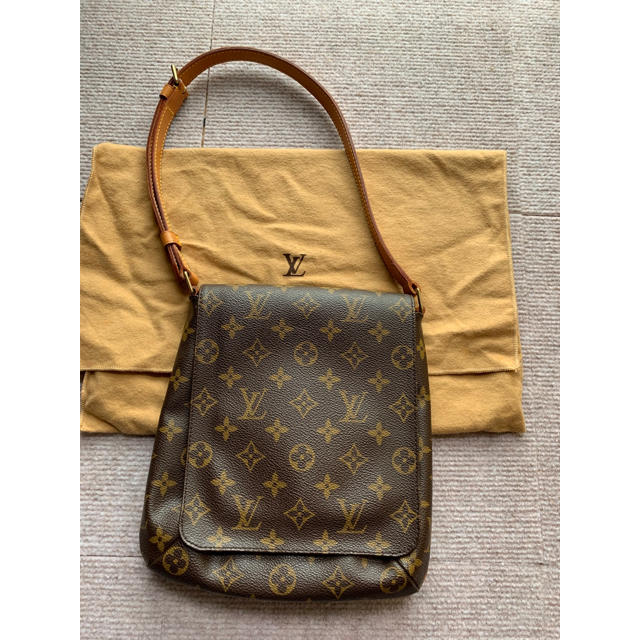 LOUIS VUITTON ミュゼットサルサ ショートバッグかな。ヴィトン