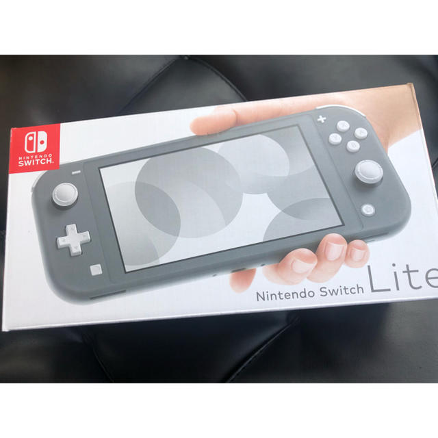 任天堂Switch ライトグレー色【美品・フィルム付・ケース付】