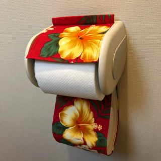 ハイビスカス トイレットペーパー カバー（ハンドメイド）(インテリア雑貨)