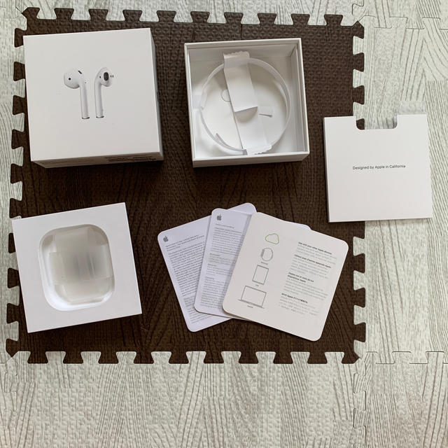 Apple(アップル)のAirPods 第2世代 スマホ/家電/カメラのオーディオ機器(ヘッドフォン/イヤフォン)の商品写真