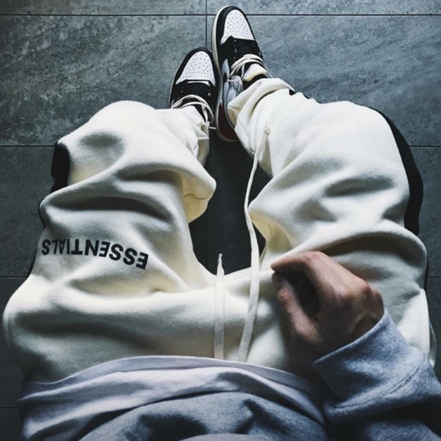 FEAR OF GOD(フィアオブゴッド)のFOG Essentials Sweatpants  ホワイト　L メンズのパンツ(その他)の商品写真