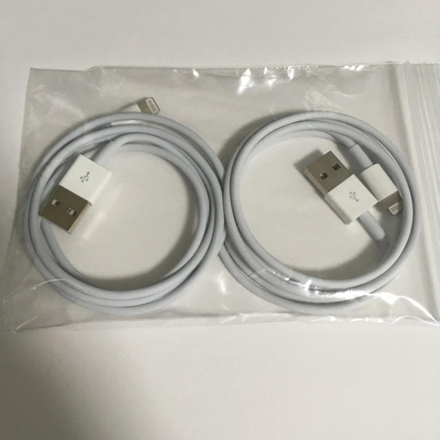 Apple(アップル)のiPhone充電器 USBケーブル アップルライトニングケーブル 正規品 純正品 スマホ/家電/カメラのスマートフォン/携帯電話(バッテリー/充電器)の商品写真