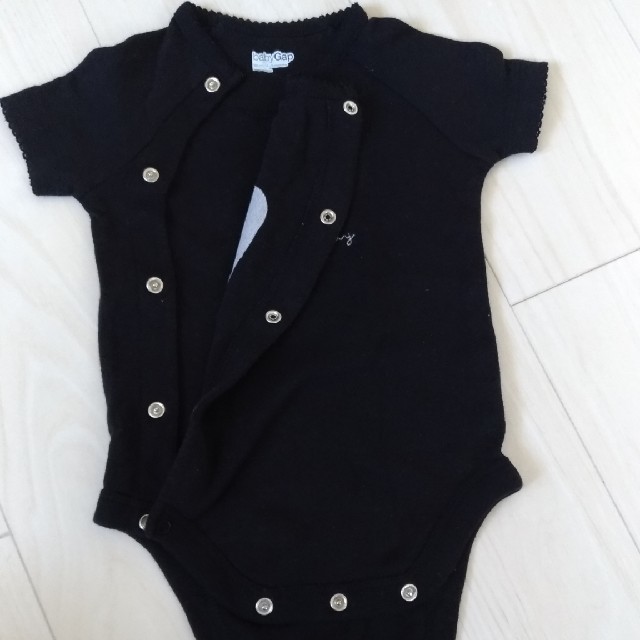 babyGAP(ベビーギャップ)のbabyGapロンパース キッズ/ベビー/マタニティのベビー服(~85cm)(ロンパース)の商品写真