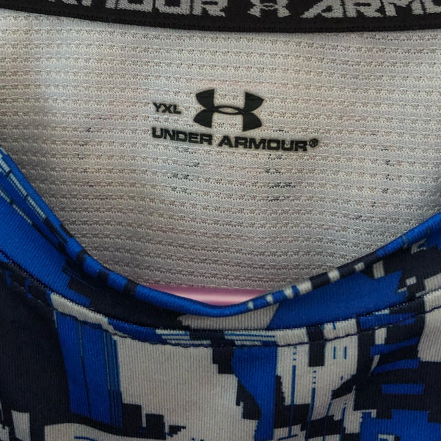 UNDER ARMOUR(アンダーアーマー)のアンダーアーマー　Tシャツ　アンダーシャツ　ＹＸＬ スポーツ/アウトドアのトレーニング/エクササイズ(トレーニング用品)の商品写真