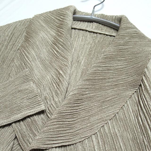 PLEATS PLEASE ISSEY MIYAKE(プリーツプリーズイッセイミヤケ)のSPECCHIO スペッチオ★シャトル プリーツ ショール カーディガン  レディースのトップス(カーディガン)の商品写真