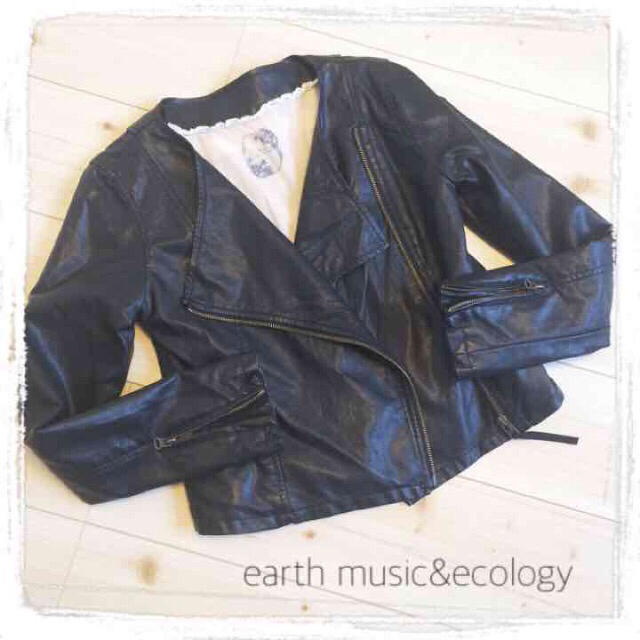 earth music & ecology(アースミュージックアンドエコロジー)のearth レザージャケット レディースのジャケット/アウター(ライダースジャケット)の商品写真