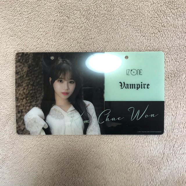 HKT48(エイチケーティーフォーティーエイト)のIZ*ONE アイズワン キムチェウォン ネームプレート バンパイア vampi エンタメ/ホビーのCD(K-POP/アジア)の商品写真