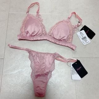 ラヴィジュール(Ravijour)の新品 Ravijour ラヴィジュール フラワーポイント 上下セット(ブラ&ショーツセット)