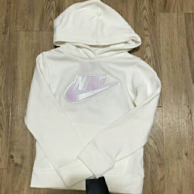 NIKE(ナイキ)の新品　タグ付き　NIKE パーカー　キッズ　男女兼用 キッズ/ベビー/マタニティのキッズ服女の子用(90cm~)(ジャケット/上着)の商品写真