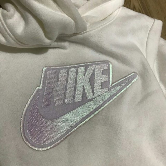 NIKE(ナイキ)の新品　タグ付き　NIKE パーカー　キッズ　男女兼用 キッズ/ベビー/マタニティのキッズ服女の子用(90cm~)(ジャケット/上着)の商品写真