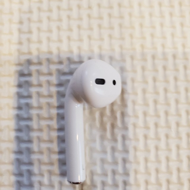 Apple(アップル)のAirPods　左側  スマホ/家電/カメラのオーディオ機器(ヘッドフォン/イヤフォン)の商品写真