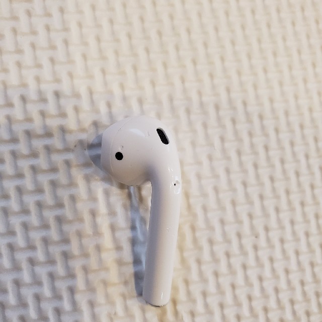 Apple(アップル)のAirPods　左側  スマホ/家電/カメラのオーディオ機器(ヘッドフォン/イヤフォン)の商品写真