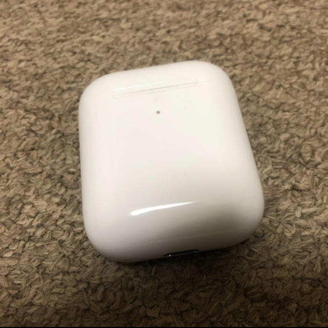 Apple(アップル)のairpods エアーポッズ スマホ/家電/カメラのオーディオ機器(ヘッドフォン/イヤフォン)の商品写真